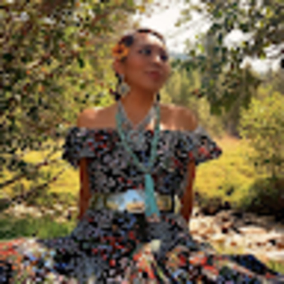 Meet your Posher, Kayla - Picture 1 of 1